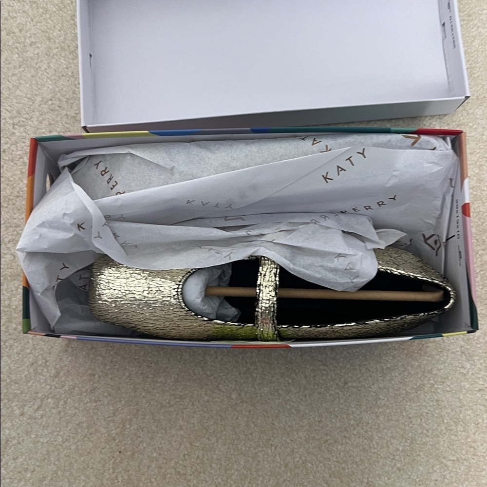 NEW Katy Perry Size 6.5 The Evie Mary Jane Shoe In Gold Metallic Glass Glamorous - Picture 7 of 8